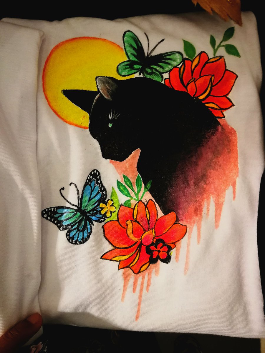 BySunee's tweet photo. Get your T-shirts / Shirts / dresses PAINTED with a design of your choice. It's as simple as that now. https://t.co/11lDK6Vddk
