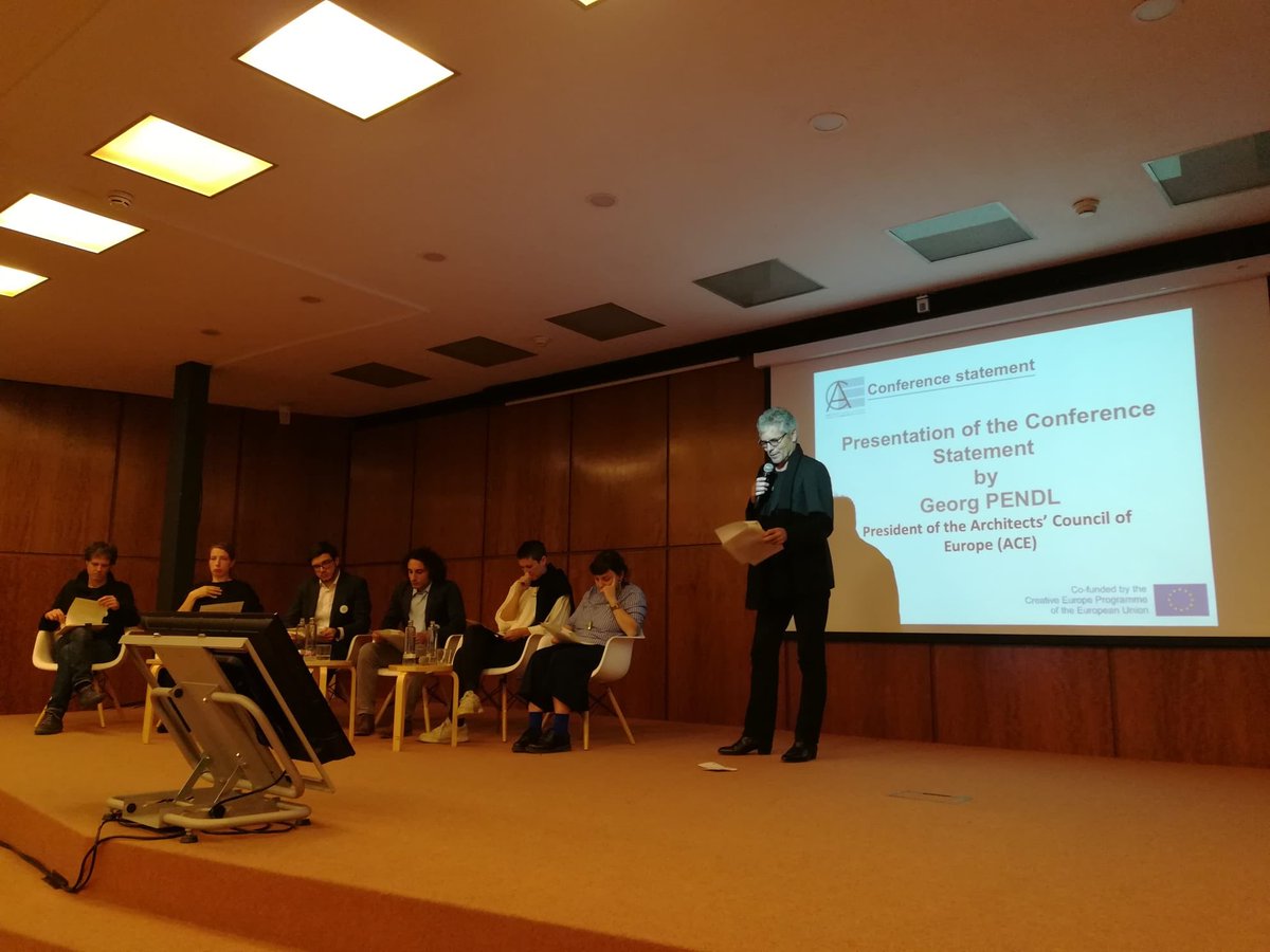 COACatalunya's tweet photo. Punt i final al #YAF2019 amb la lectura del manifest per part del president @georgpendl ⬇️

➡️ Apropar l’#arquitectura a la #ciutadania 

➡️ Posar en valor l’#arquitectura pq és capaç de transformar la societat

➡️ Cooperar amb altres disciplines per millorar les nostres ciutats https://t.co/CGxlQErbal