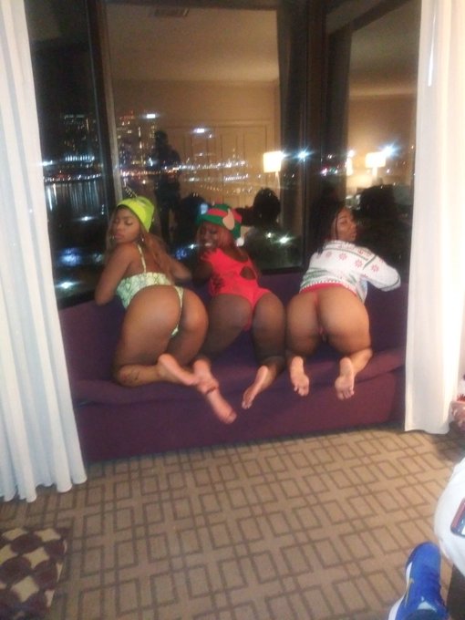 Santa's "big booty girls". (L to R) @HoneydippedC @nylacherry_  @QuincyRoee https://t.co/yNK13QNDjn<a class="tags" target="_blank" title="On Twitter" href="/?out=eyJ0eXAiOiJKV1QiLCJhbGciOiJIUzUxMiJ9.eyJpYXQiOjE3MjU2OTEzODEsImlzcyI6InR3cG9ybnN0YXJzLmNvbSIsIm5iZiI6MTcyNTY5MTM4MSwiZXhwIjoxNzU3MjI3MzgxLCJyZWRpcmVjdF91cmwiOiJodHRwczovL3R3aXR0ZXIuY29tL0hvbmV5ZGlwcGVkQyJ9.aJZhuLhtLxli07z3u3cepfd1o2FrhtT9_vP-dGpQdZqTMNI70iZV7LPPnr0TeplcYi6xYqXC76ezDRlFLRb5EQ">@HoneydippedC</a><a href="/tag/thickassdaphne"class="tags"><span>#thickassdaphne</span></a>