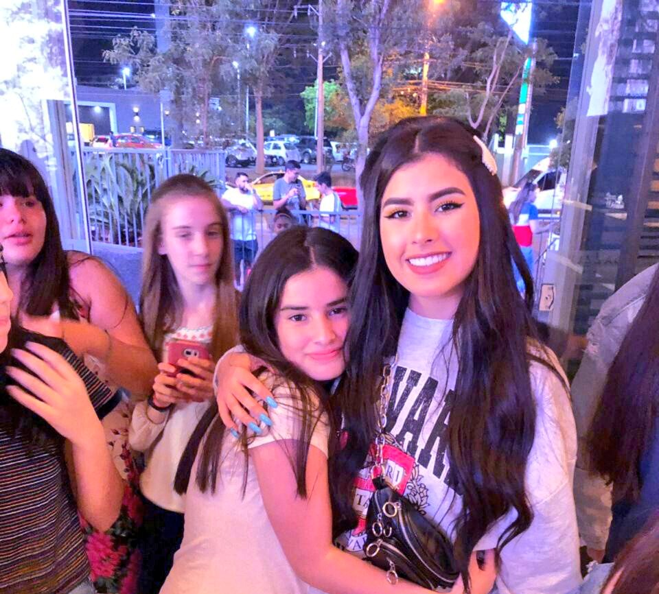 vigevanixbiebs's tweet photo. Sin y con maquillaje es hermosa @nicolekgam 🔙💗 https://t.co/R2hHCjJ77z