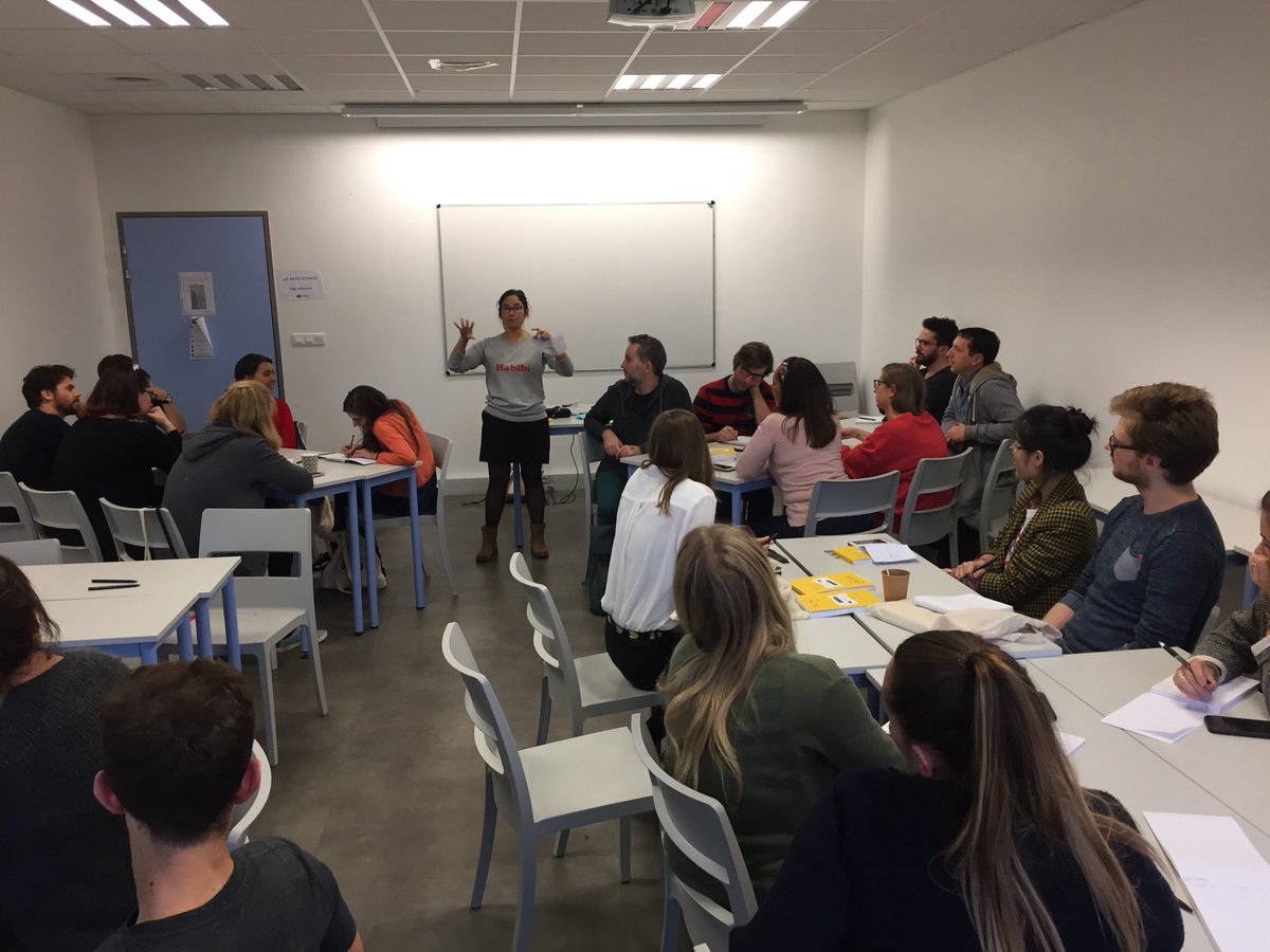 Un atelier pêchu avec <a href="/CamilleCohignac/">Camille Cohignac</a> sur les stratégies obliques pour finir la journée. 
#uxcamp 
#Montpellier 
#ux