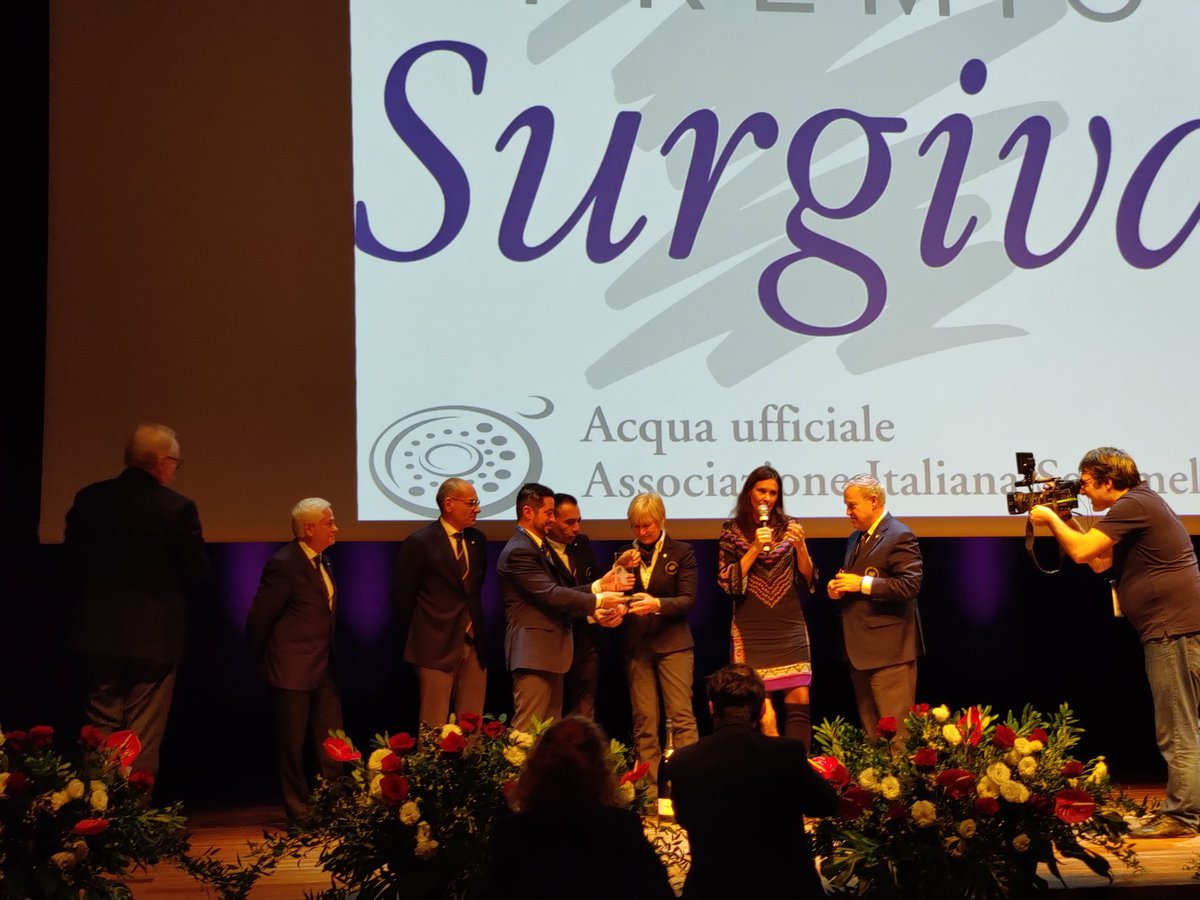 Al #congressoais2019 il premio #Surgiva alla delegazione #aisitalia di #Genova per la solidarietà e la sensibilità dimostrate a beneficio di <a href="/ghirottif/">Fondazione Ghirotti</a> <a href="/SavetheChildren/">Save the Children US</a> e dell’area produttiva colpita dal crollo del ponte #Morandi. Ritira il premio la delegata Maria Livia Merlo.