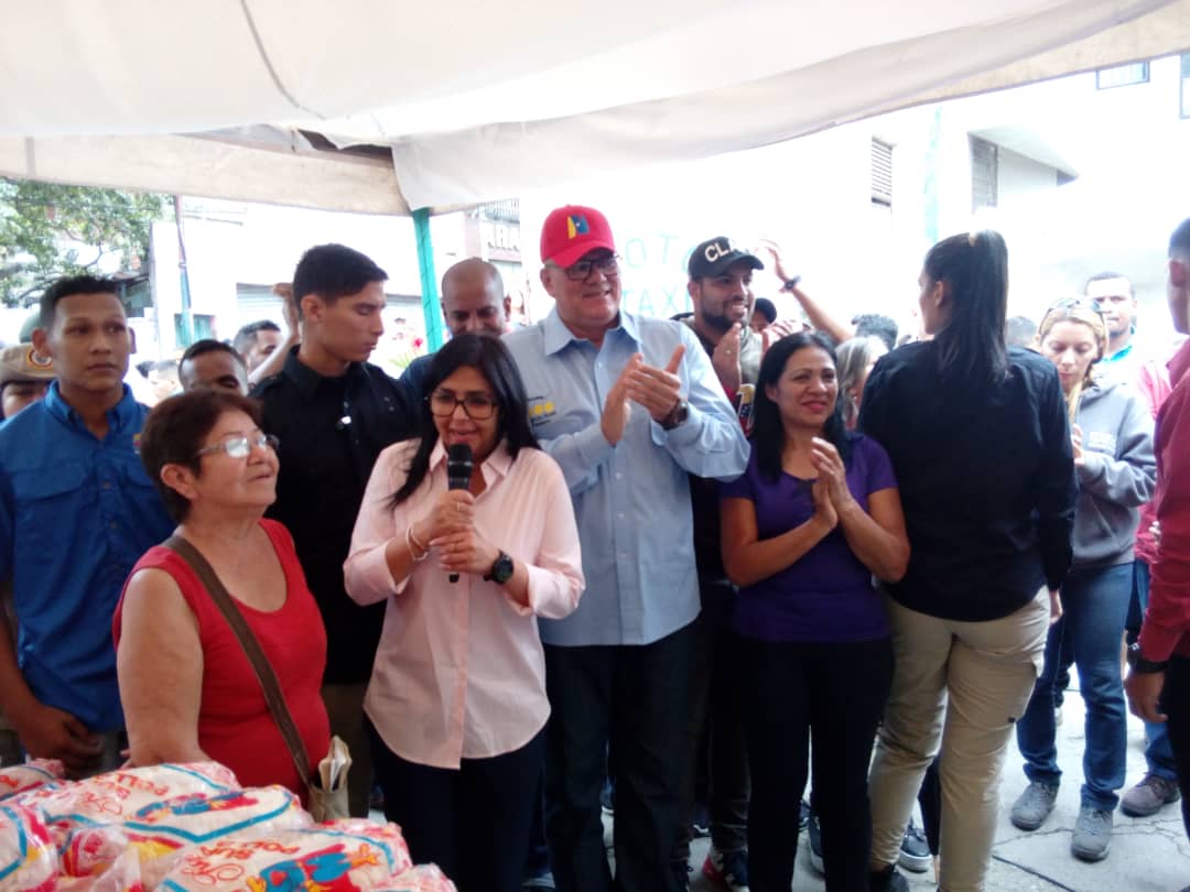 #EnVivo🔴| Min para la Alimentación, Carlos Leal Tellería: Felicidades en su cumpleaños al Pdte. @NicolasMaduro. Gracias a los CLAP, al pueblo y al Presidente que trata de romper el bloqueo para garantizar las necesidades del pueblo. #EnVictoriaConMaduro