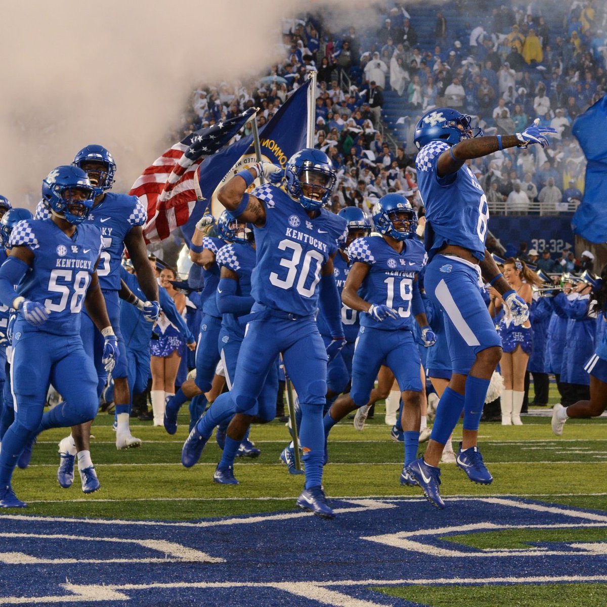 Blessed to receive an offer from @UKFootball 🔵⚪️ Thank you to #Coachmil @UKStoopsTroops @coachclink @Mansell247 @ChadSimmons_ @BALLERSCHOICE1 @PlayBookAthlete @SWiltfong247 @McEachernFtball @MCEwrestling