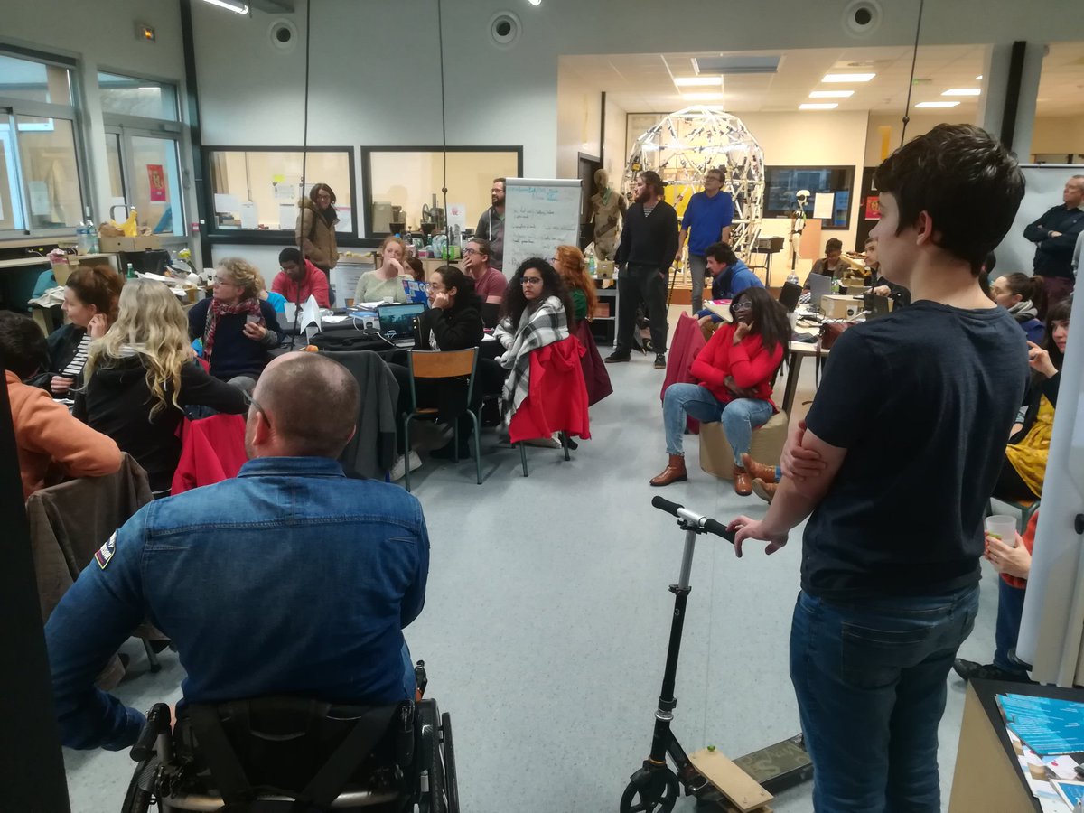 SHDBrest's tweet photo. Pompe d'analyse de la biodiversité par filtration d'eau, brancher une trotinette électrique sur un fauteuil roulant pour les besoins des personnes en fauteuil roulant #SHDbrest2019 #brest https://t.co/DThEYiyOwL
