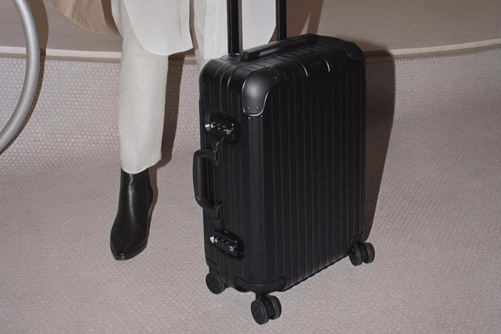 hybrid rimowa