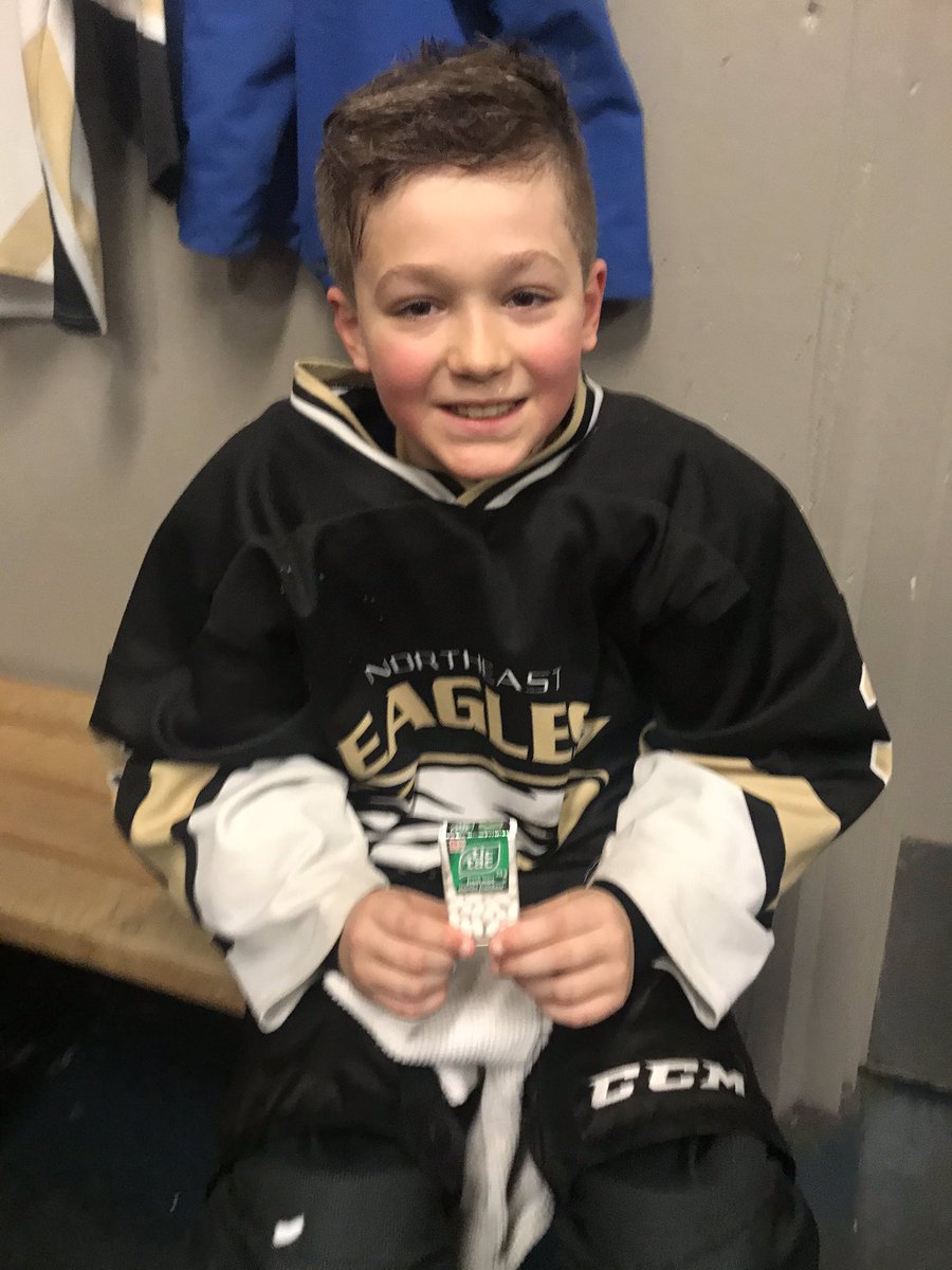 AtomdNe's tweet image. Today’s fresh Tic Tac Toe pass is brought to you by #38 Liam Tucker.   Tuck had his head up and was feeding the puck to his wingers to get out of our zone!   Great job!! #passthebiscuit. @ne_eagles