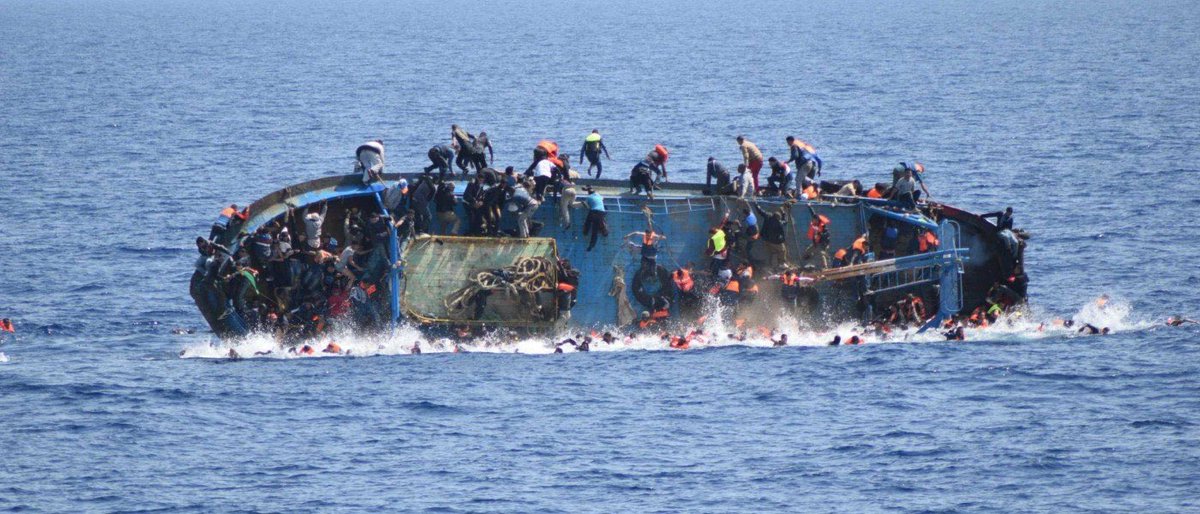 AngiKappa's tweet photo. ALERT!!! #Naufragio a meno di un miglio da Lampedusa. Barcone di 10 metri carico di #migranti si è ribaltato mentre era scortato dalle CP 312 e 324 della @guardiacostiera . Recuperati i primi due corpi @RaiNews (foto repertorio) https://t.co/vzhRPN65Ug
