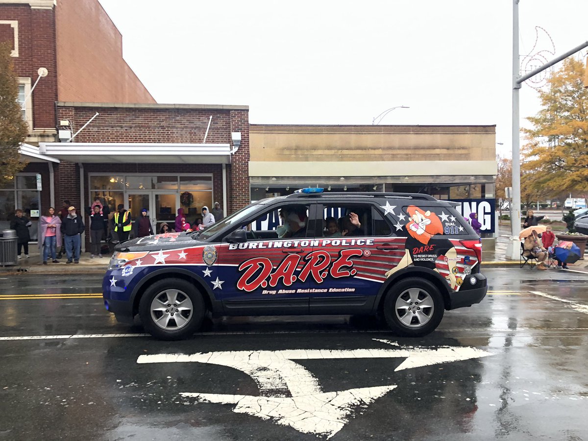 BurlingtonNC_PD's tweet photo. Thanks to all the officers that stood in the rain to make the Burlington Parade happen this morning! Now, let’s get some hot chocolate! https://t.co/zSrVpDIVBi
