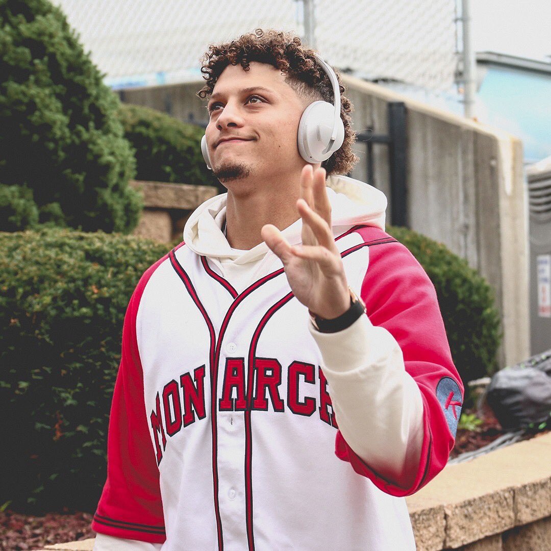 nlbmprez's tweet photo. Big thanks to @tobias31 for rockin his Negro League’s NY Black Yankees jersey to last nigh’s game between the @sixers vs @spurs! Love it when pro athletes in other sports show there respect to the Negro Leagues! @PatrickMahomes @Royals @NBA @MLB @JPosnanski @mellinger @VisitKC RT https://t.co/xNZaAXwdDv