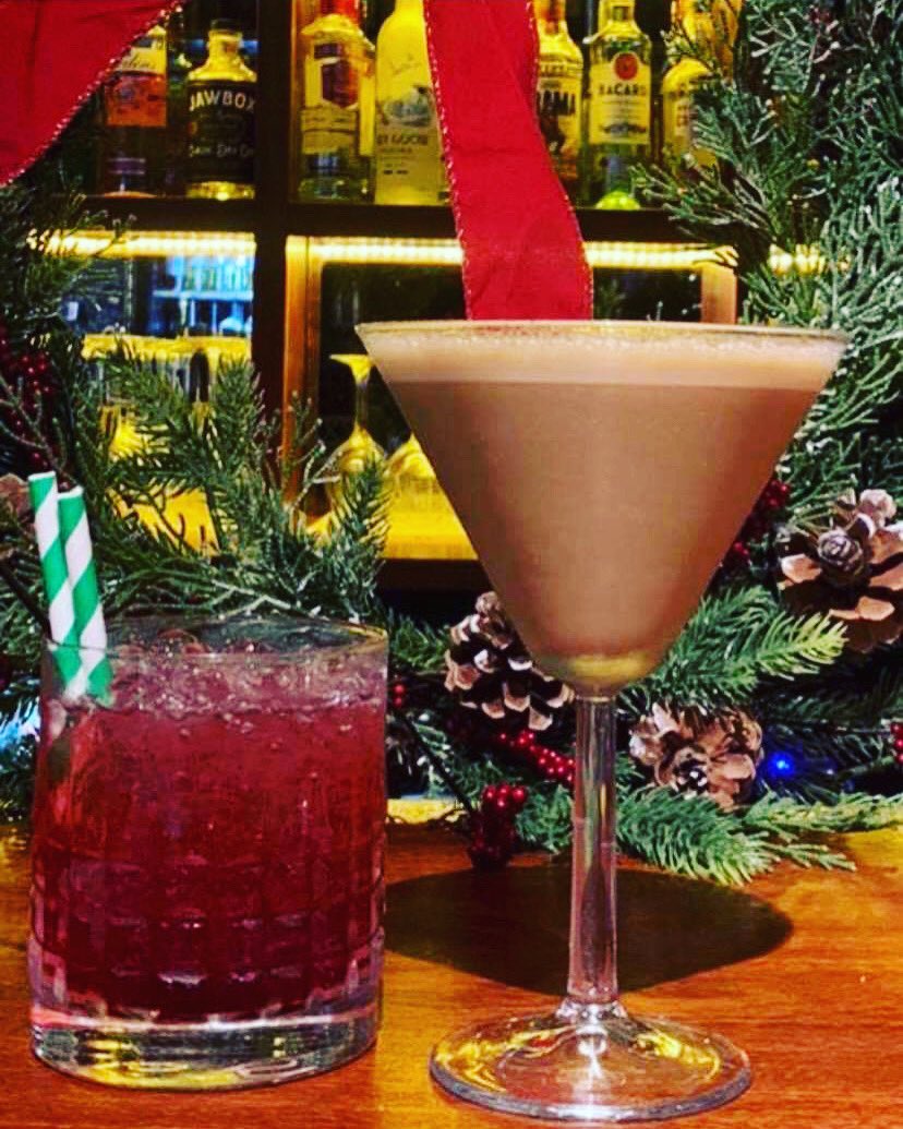 New festive cocktails coming next week to kick off the festive season with a bang! 🤩🔥 
Baileys Flat White Martini &amp; Tanqueray Bramble! Perfect for all those Christmas party nights 😏💞 

#TeamSoda #LegenderryFood #ShopLocal #IrishCuisine #LocalProduce #VisitDerry