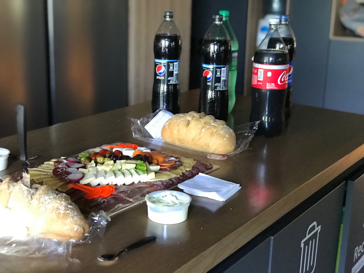 DevOps a full! Entre deploy y deploy, disfrutamos de una rica picada. 

#aprendiendo #degustación #ejerciciopráctico