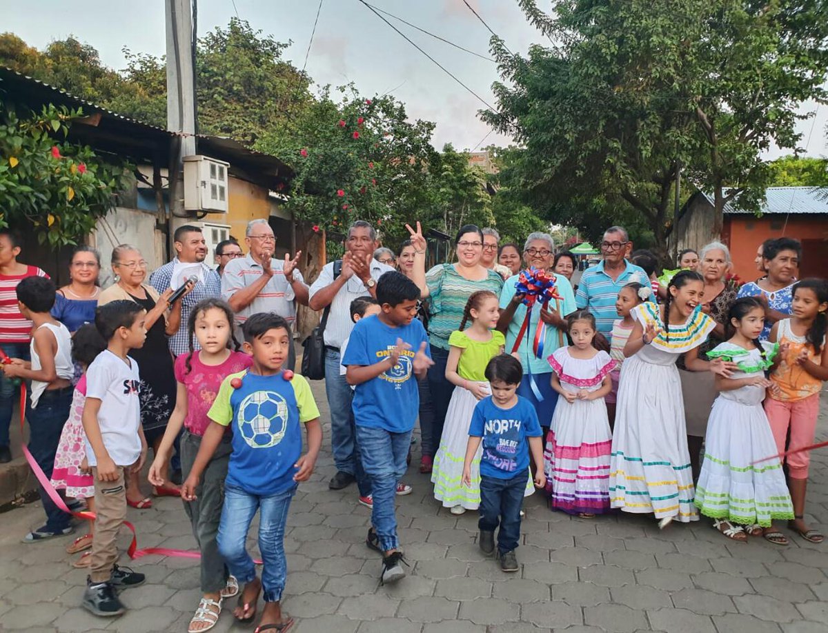La Alcaldía Municipal de León inaugura  proyecto de Adoquinado en el reparto  San Jerónimo, León Primera Capital de la Revolución!