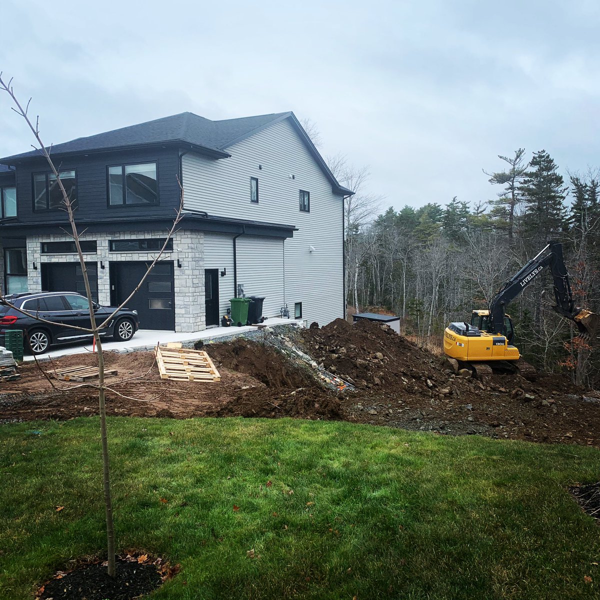 REALTOR_ScottM's tweet photo. Can’t wait to have new neighbors!  Excavation underway next door.  #MayabellaHomes #WelcomeToExcellence #LiveBedford #TheParksOfWestBedford https://t.co/aqFJ71X6bN