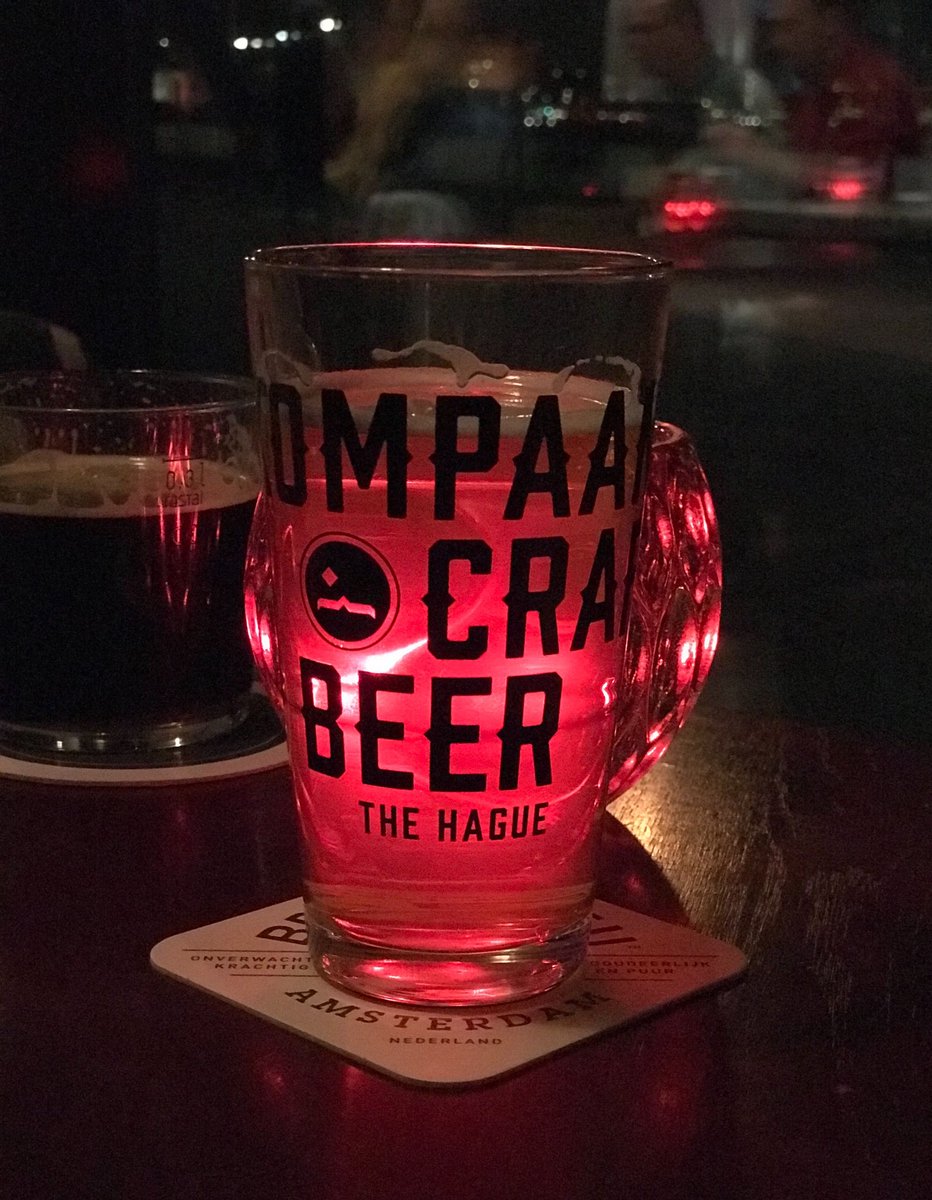 brewtacon's tweet photo. Brewtacon ja Sassy Threesome punaisten lyhtyjen loisteessa #Amsterdam #nenäkäskolmenkimppa https://t.co/WhWr4MBfYt
