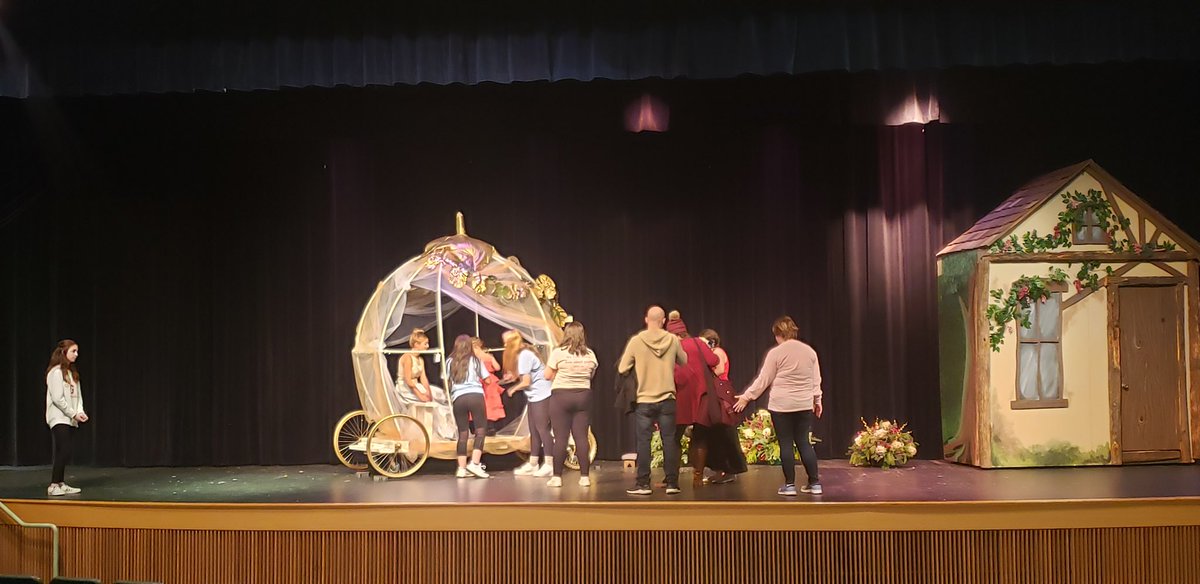 GMAHighSchool's tweet image. This morning Gwynedd’s Mercy Effect hosted the Bibbiti Bobbidi Breakfast! The kids enjoyed a fun filled breakfast with the princesses, arts and crafts, and even a princess hair salon! Did you have a prince or princess in attendance? Tag Gwynedd in your photos! #mercyeffect