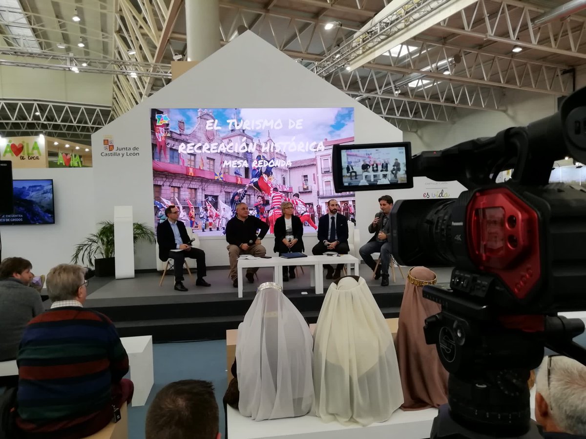 findecidiano's tweet photo. Hoy en #Intur2019 promocionando nuestro evento y debatiendo sobre impacto económico de las Fiestas de Recreación Histórica #Ayllonmedieval #asturesyromanos #SemanaRenacentista #MedinadelCampo
@aefrhh #FindeSemanaCidiano
@turismoburgos
@castillayleon https://t.co/14WffTXrck