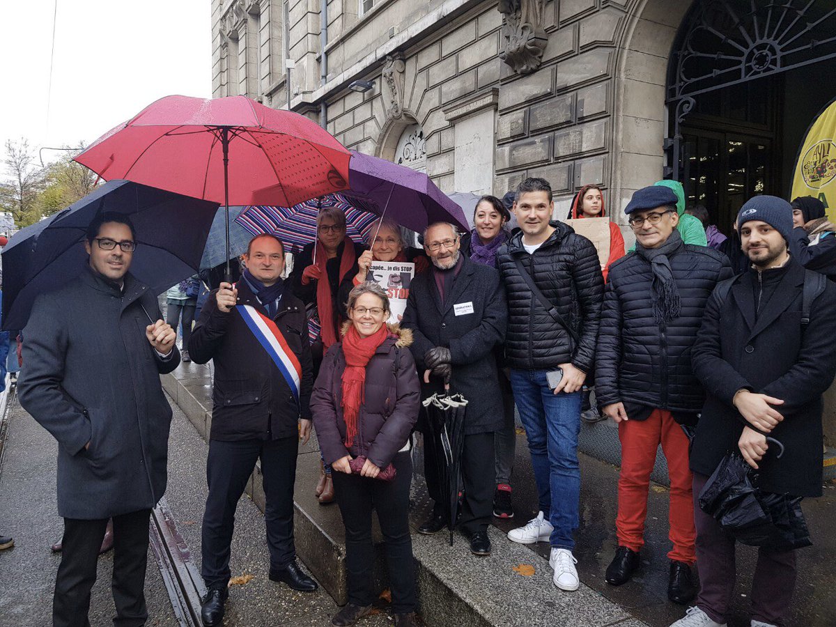 A la manifestation #StopViolencesFaitesAuxFemmes à #SaintEtienne. Parce que c’est tous les jours et partout que des femmes ont besoin de notre aide, de notre vigilance, d’accueil bienveillant, de mise à l’abri, ce doit être une priorité nationale ! @NousToutesOrg #STOPfeminicides