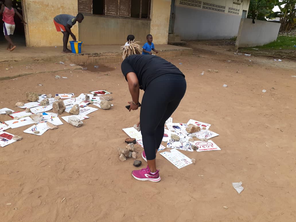 edithbrou's tweet photo. Voici en images, les peintures réalisées par nos petits élèves de l'école EPP Sogephia 5 d'Abobo. Ils n'avaient jamais touché de pinceaux ni de papier Canson et encore moins manipulé de peinture de leur vie... Collectif #ArtPourTous https://t.co/vPfdP7zA6L