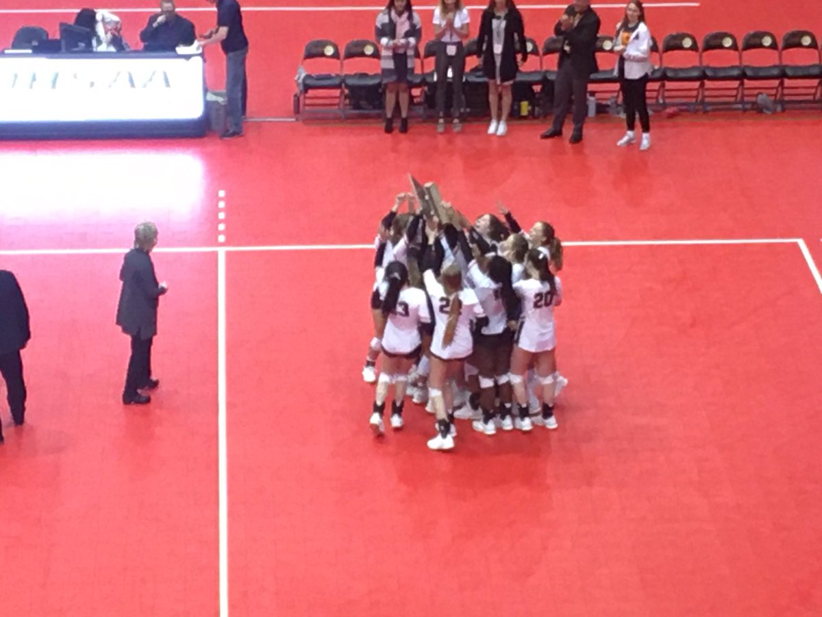 jeffdduffy's tweet photo. Set 5 #hurontigers 15 Washington 11 #hurontigers survive in 5 take 3rd place in AA #sdpreps https://t.co/ROkZLPJ6VH