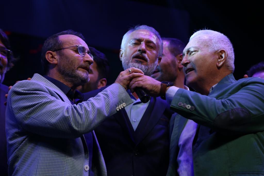 umutmurare's tweet photo. Güzel bir geceden geriye kalan güzellikler.
Nice yıllara #AbdulbakiKömür ağabey.
Teşekkürler tüm ezgisever dostlar... https://t.co/ZjJ4RAuiNC