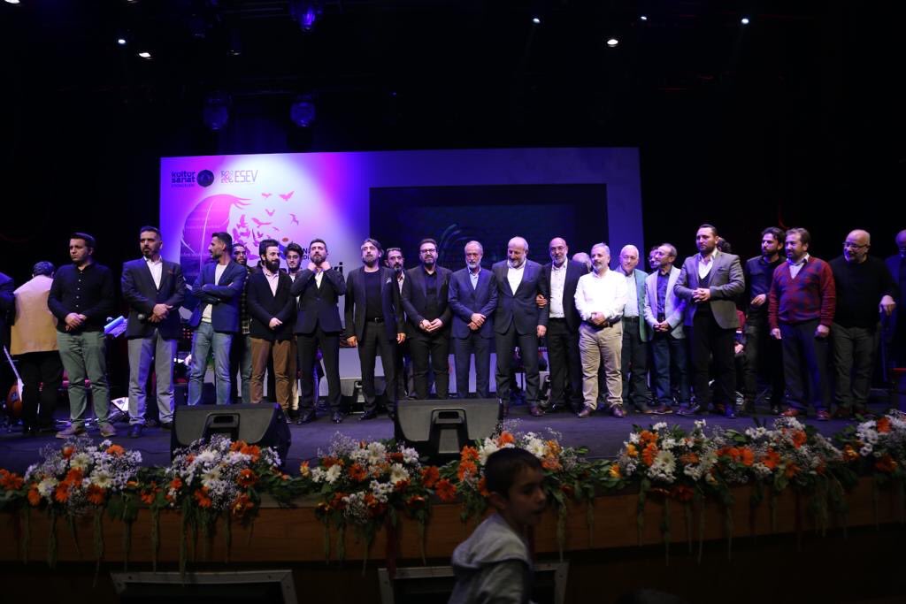 umutmurare's tweet photo. Güzel bir geceden geriye kalan güzellikler.
Nice yıllara #AbdulbakiKömür ağabey.
Teşekkürler tüm ezgisever dostlar... https://t.co/ZjJ4RAuiNC