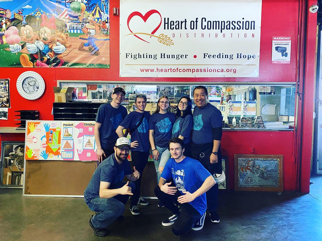 The_Jake_Shook's tweet photo. Got to help feed a bunch of people who are less fortunate than I could ever comprehend. I’m blessed to have be able to give what I can so others can enjoy a nice home cooked meal and I’m blessed to have done it with this group of people. #spreadingmodness https://t.co/XDvnuKGDge
