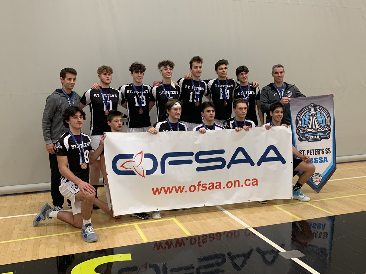 SMCDSB_PET's tweet image. Our Panther Senior Boys Volleyball team just made St. Peter’s history winning our first team medal at OFSAA. Congratulations to Coach Bowers and the boys on their bronze. An amazing accomplishment! It was definitely #breadtime ! 🏐