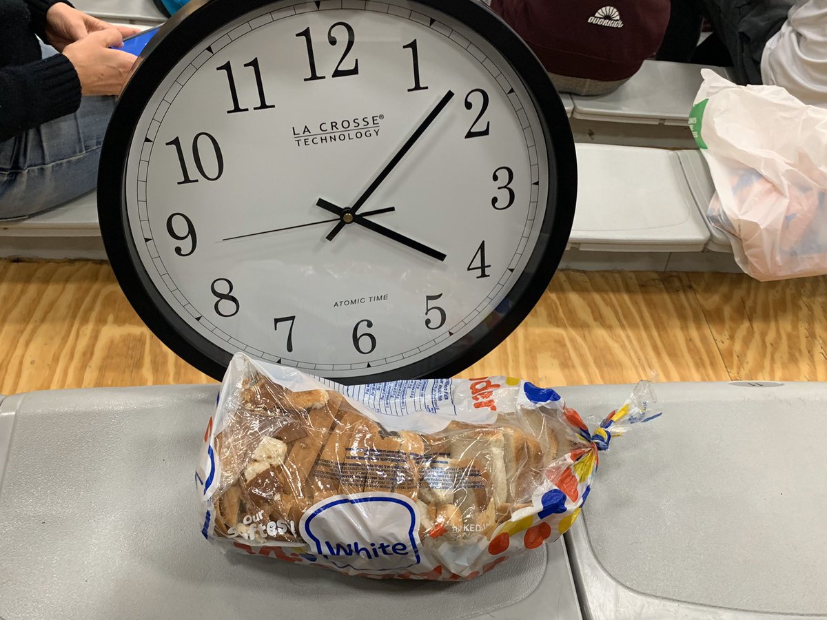 SMCDSB_PET's tweet image. Our Panther Senior Boys Volleyball team just made St. Peter’s history winning our first team medal at OFSAA. Congratulations to Coach Bowers and the boys on their bronze. An amazing accomplishment! It was definitely #breadtime ! 🏐