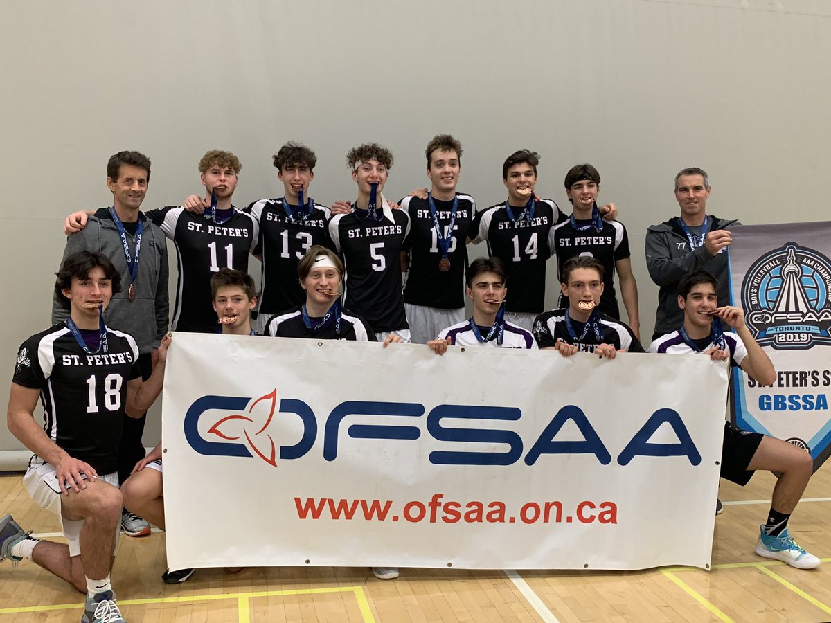 SMCDSB_PET's tweet image. Our Panther Senior Boys Volleyball team just made St. Peter’s history winning our first team medal at OFSAA. Congratulations to Coach Bowers and the boys on their bronze. An amazing accomplishment! It was definitely #breadtime ! 🏐
