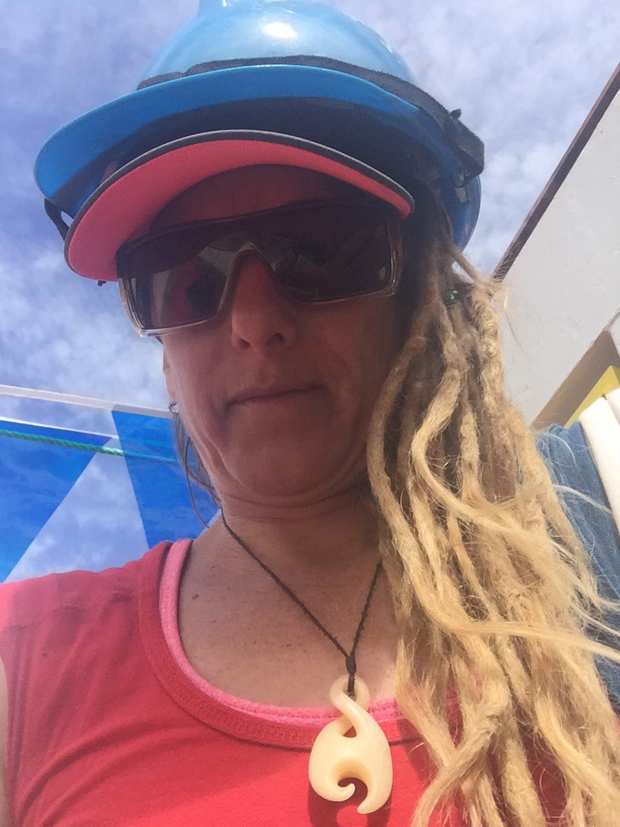 gendespa's tweet photo. Just locked on for the third time... HILARIOUS 😂 where we were was apparently unsafe (bit like cooking the planet) so they let us unlock &amp; lock on somewhere else!! Here’s a few pics of the views from the henchboat. #climateemergency #peoplevsoil #climateuprising #makeoilhistory https://t.co/oZhepT5HFd
