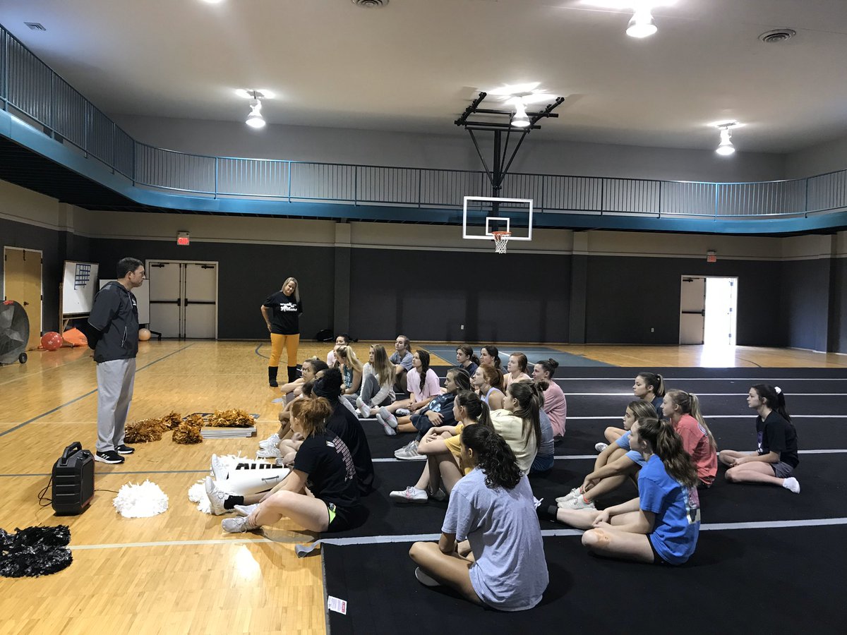 AthensCheer's tweet image. Thank you @coachgross73 for your time and motivational word before our regional competition today! #TPW #oneathens