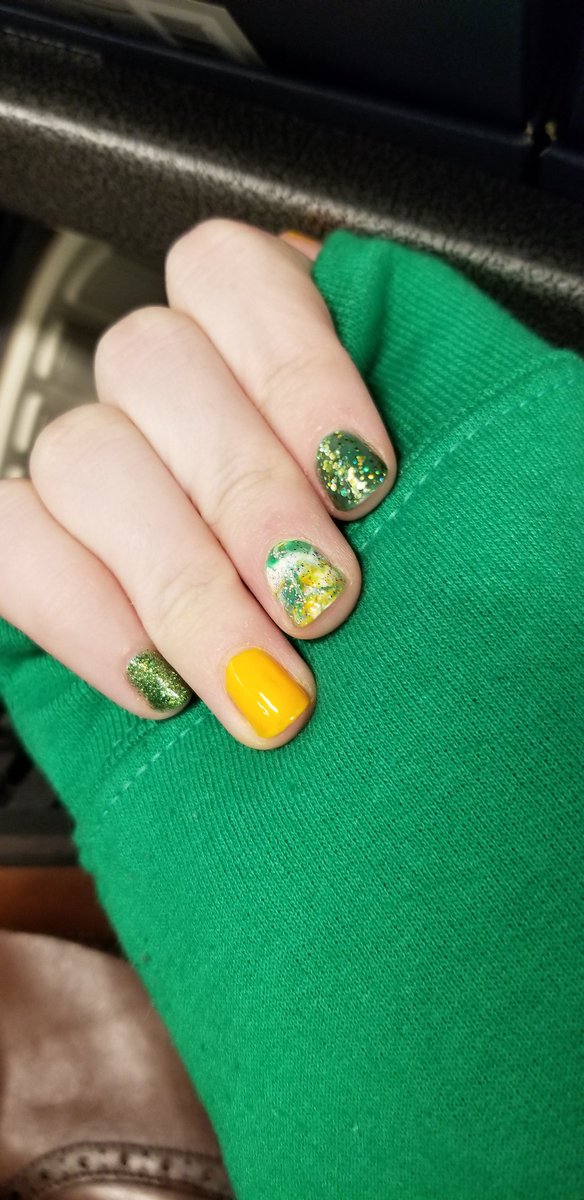 tiredthoughts7's tweet image. Missing the concert! 💚💚@awsten @KailinNeveu @waterparks