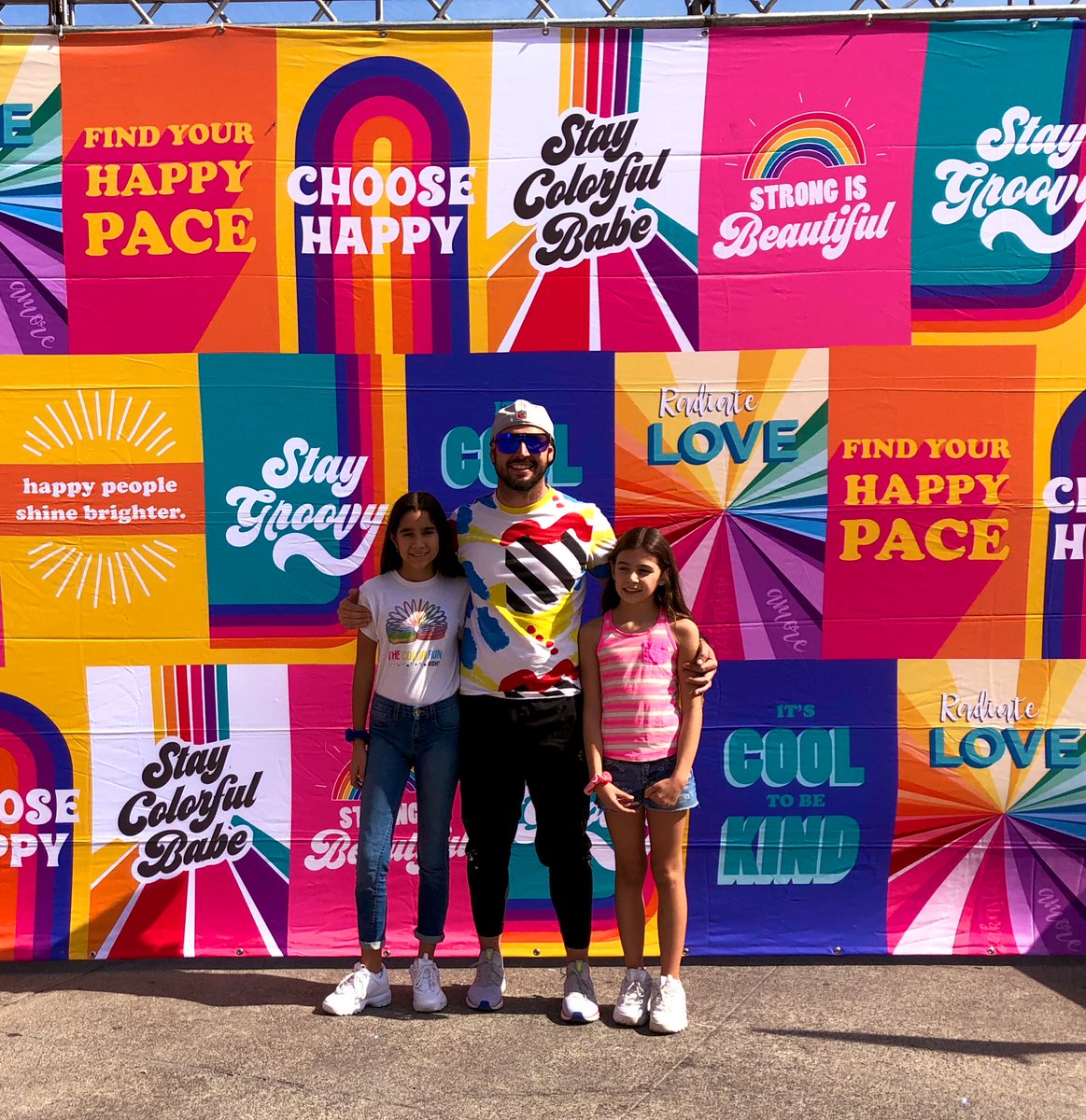 Jacobcristian's tweet photo. Una carrera más, 5k con la mejor compañía mis hijas !! #thecolorrunksa https://t.co/5J5O9Aw2B2