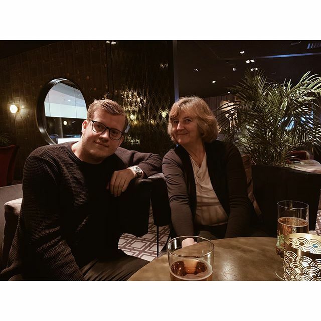 sofiaearonsson's tweet photo. Middag och bio med mamma och bror 🍿 https://t.co/ytaFdvFOiQ