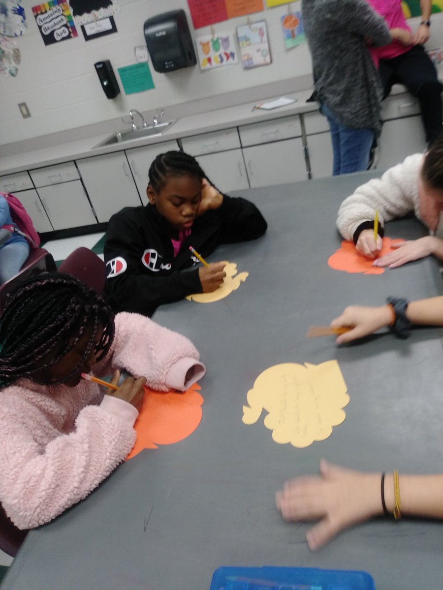 Candicehorton01's tweet image. November PINK Ladies meeting- what are you thankful for? These sweet girls continue to impress me! 🌸🦃❤ #ncssbethebest #rpesrocks