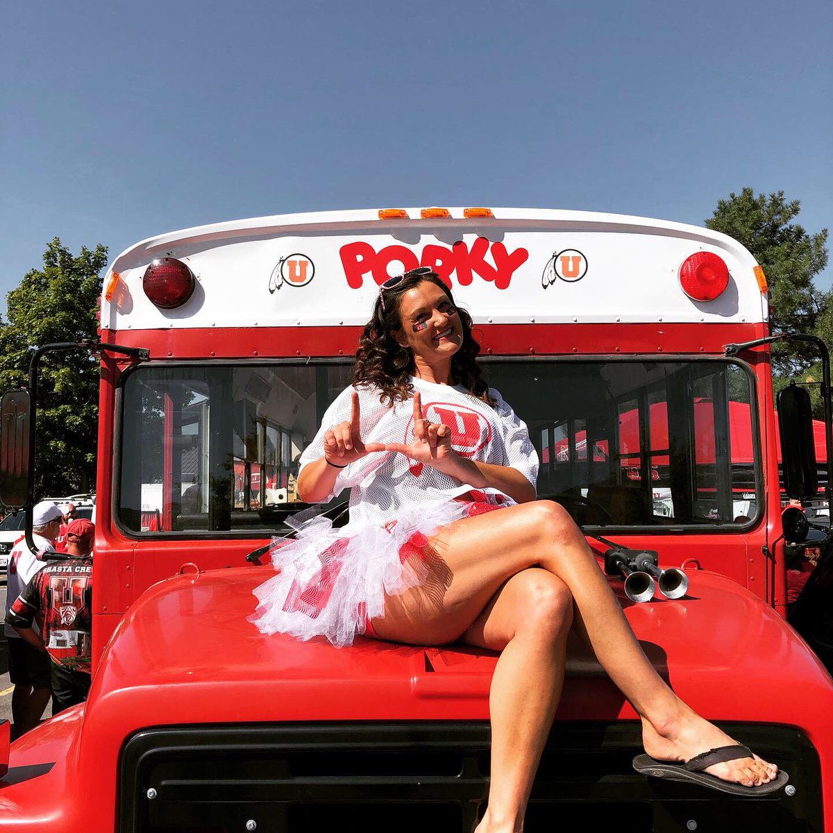 AmandaKetay's tweet photo. What day is it?!? #UtahUtes day!! #GoUtes #BeatArizona #Utahfootball #HuntleyForHeisman #utestutugirl https://t.co/WLG4bFMMRY
