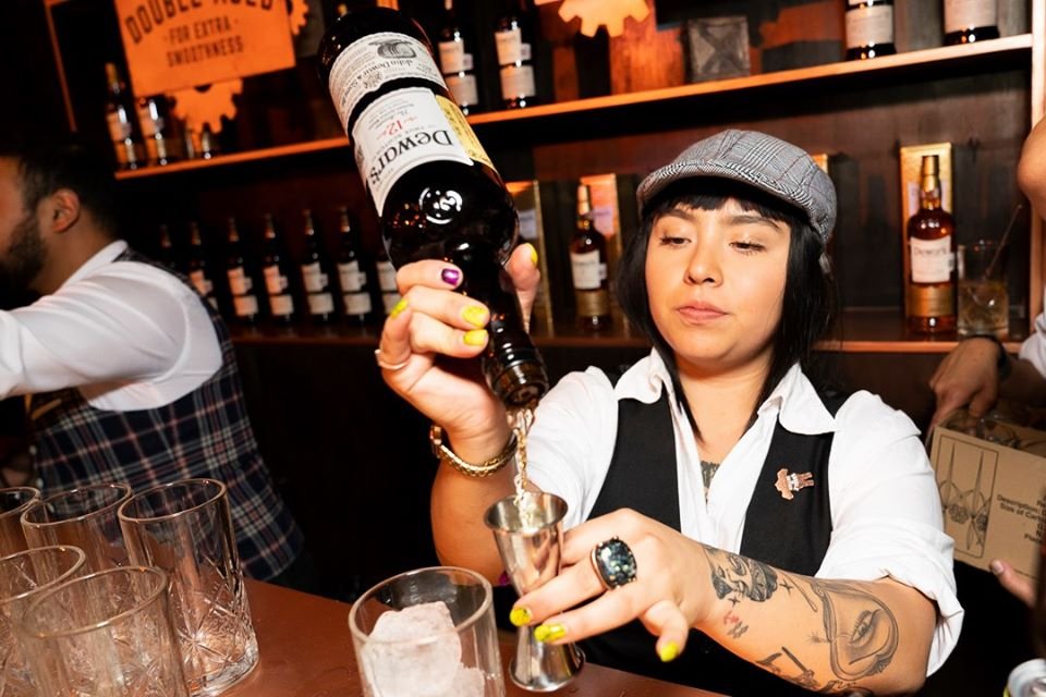 ItmagazineMex's tweet photo. Les presentamos nuestra nota de Dewar’s, el #whisky con doble añejamiento para una mayor suavidad, presenta Dewar’s Double Club.
https://t.co/NMjLQ9nKOQ
#LiveTrue
#DoubleAged https://t.co/6SOjZc6NEY