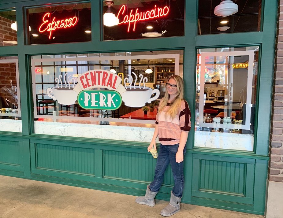 MalorieMackey's tweet photo. Being a goober with my dad at Central Perk last month when he was in town. 😂😂#whyareweweirdos #maloriesadventures #family #centralperk #friends #friendsset https://t.co/dX0NveQXPI