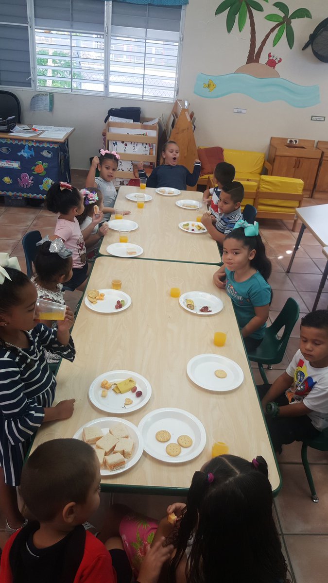 StephaniePrez04's tweet photo. Pre-kinder de la Escuela Primaria Epifanio Estrada de Isabela celebramos desayuno de acción de Gracias. Pintaron galletas de pavo. @migueldavilapz @i_profhernandez @OficinaMayaguez @DeprSecretario @EDUCACIONPR @EscD15404 #desayuno #accióndegracias #prekinder https://t.co/Ue4fMfNn0U