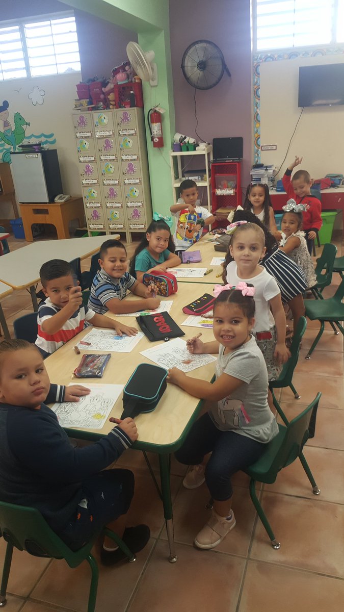 StephaniePrez04's tweet photo. Pre-kinder de la Escuela Primaria Epifanio Estrada de Isabela celebramos desayuno de acción de Gracias. Pintaron galletas de pavo. @migueldavilapz @i_profhernandez @OficinaMayaguez @DeprSecretario @EDUCACIONPR @EscD15404 #desayuno #accióndegracias #prekinder https://t.co/Ue4fMfNn0U