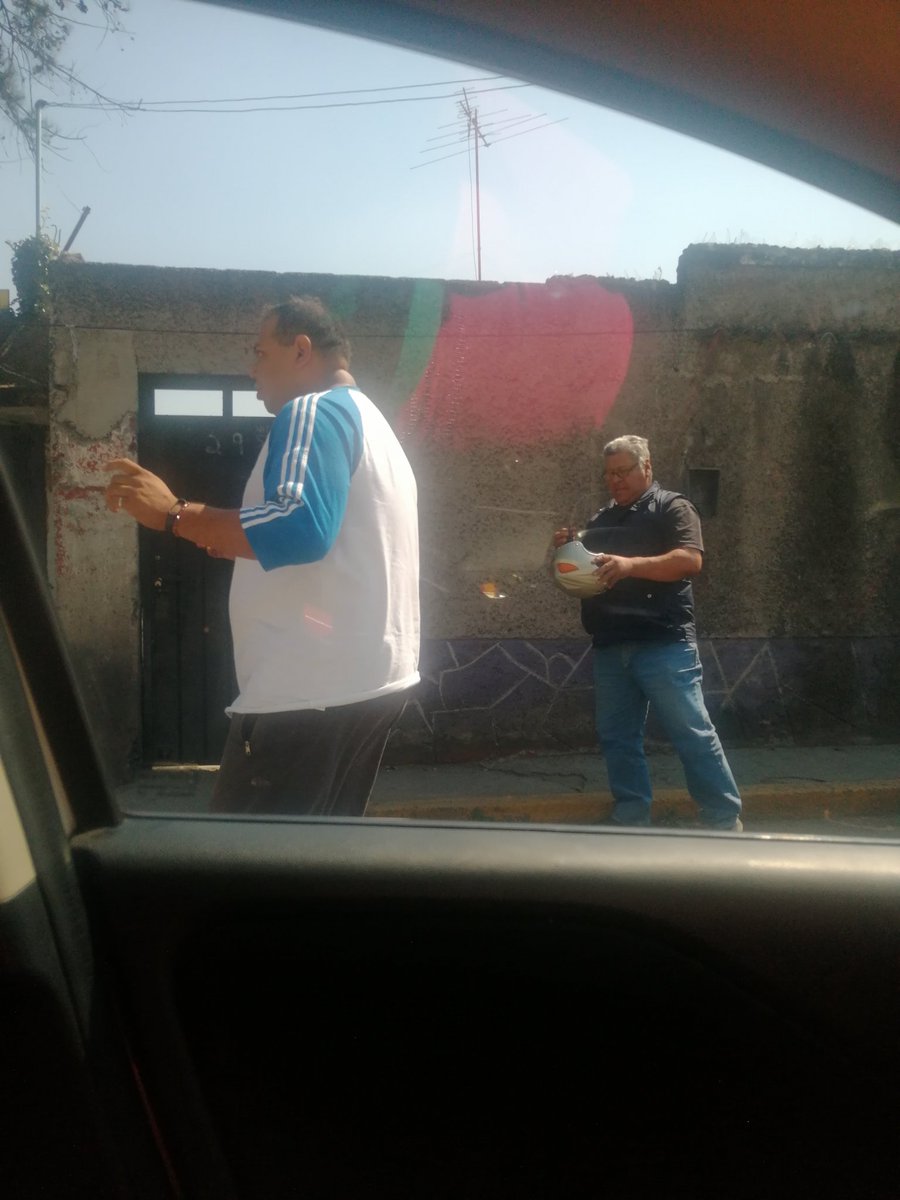 denduara's tweet photo. @XochimilcoAl encontrar a estás personas agresivas que golpearon entre dos a una persona en su automóvil, placas de la moto G77VZ  moto azul! En colonia Huichapan! @SSP_CDMX se fueron a la fuga! https://t.co/eHYPcKIzfu