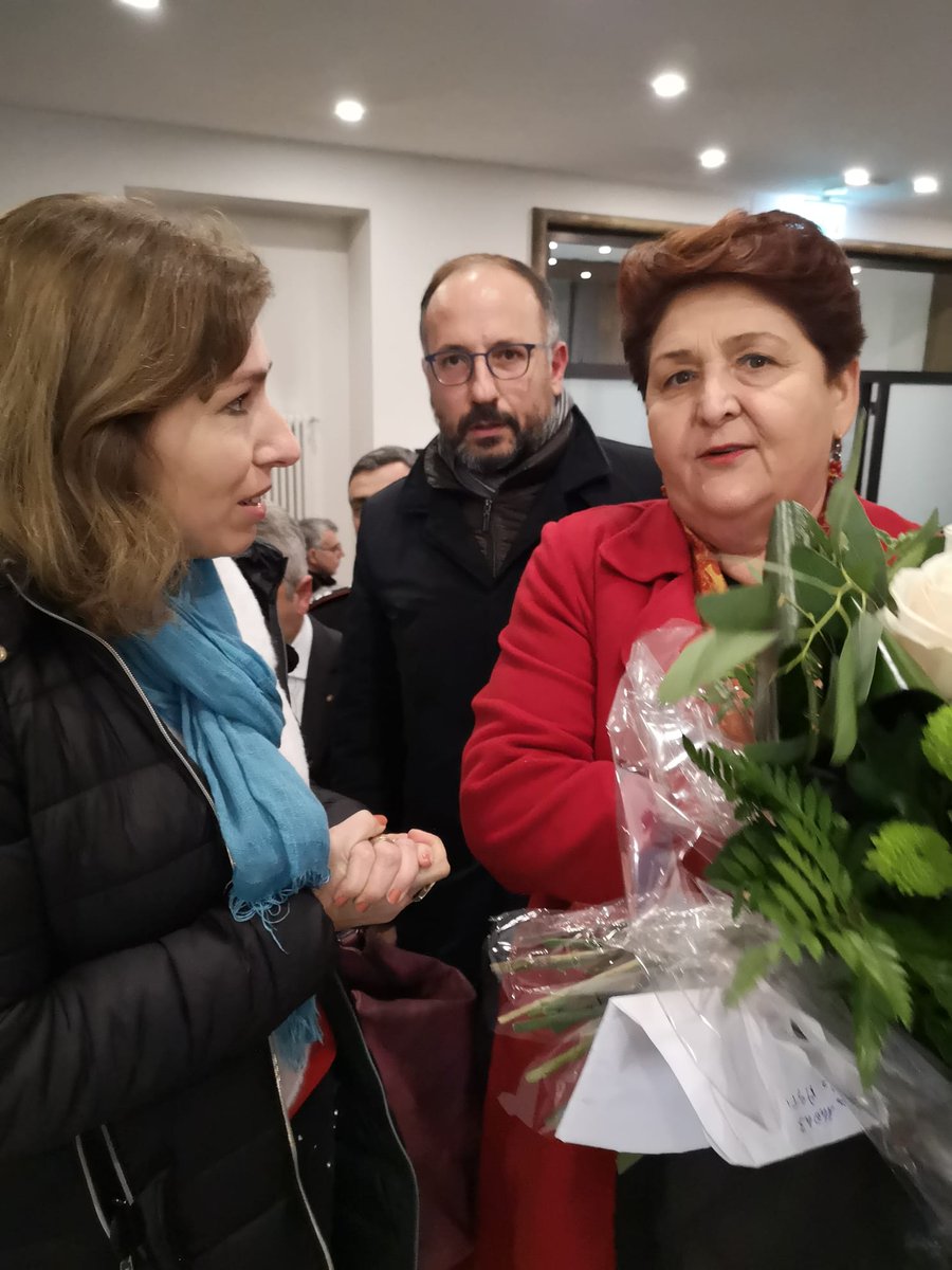 Coord_Precari's tweet photo. Oggi a @cciaa_asti @Coord_Precari ha nuovamente chiesto a @TeresaBellanova come mai fa tanto x tutti tranne che x i #precari @CREA_Ricerca #EPR vigilato da @Mipaaf_🔴Sono mesi che a #parole dice di lavorare x noi ma a #fatticoncreti solo #rimpalli con @matteorenzi e #Toschei https://t.co/J88cRcMTcl