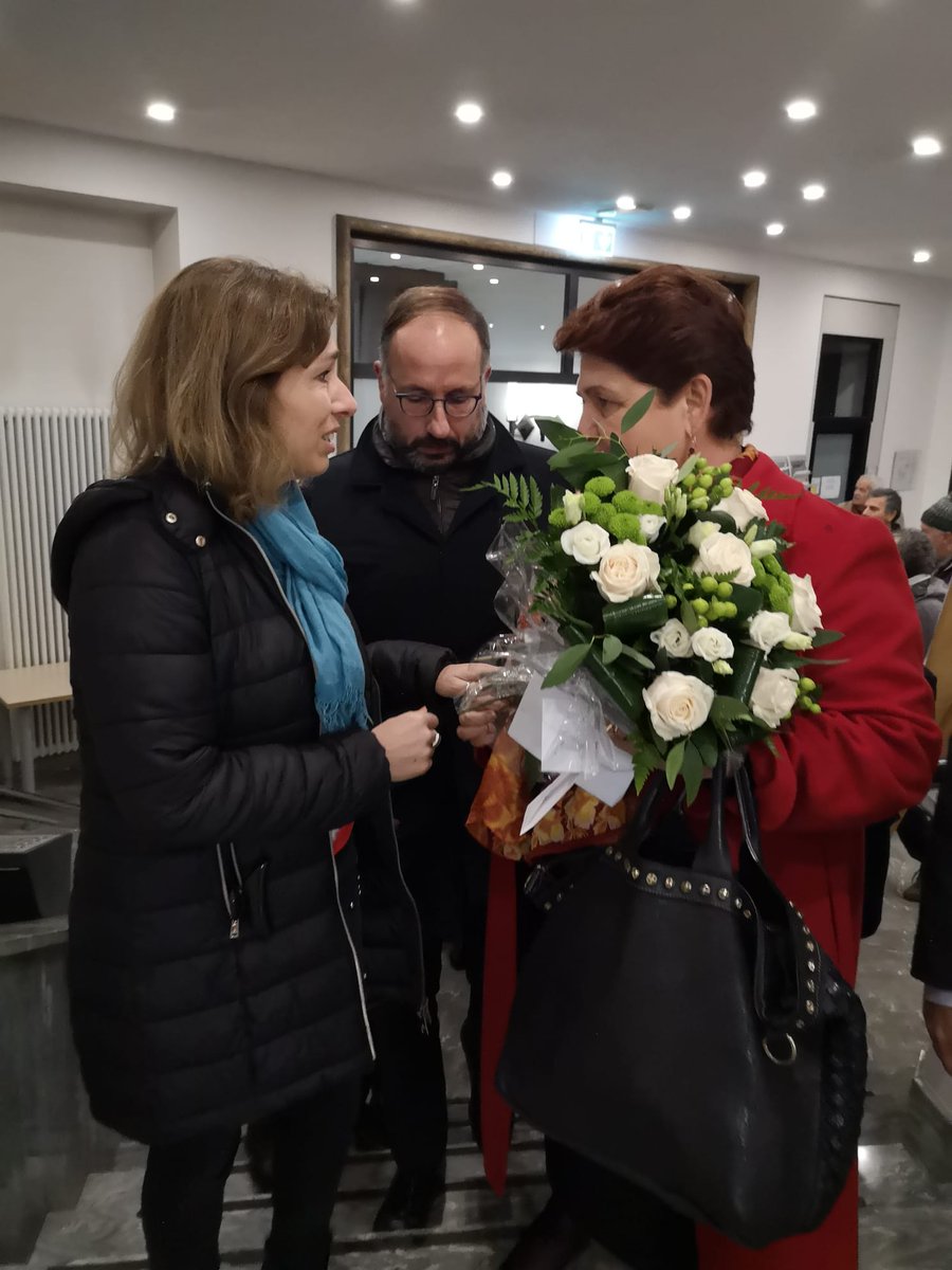 Coord_Precari's tweet photo. Oggi a @cciaa_asti @Coord_Precari ha nuovamente chiesto a @TeresaBellanova come mai fa tanto x tutti tranne che x i #precari @CREA_Ricerca #EPR vigilato da @Mipaaf_🔴Sono mesi che a #parole dice di lavorare x noi ma a #fatticoncreti solo #rimpalli con @matteorenzi e #Toschei https://t.co/J88cRcMTcl