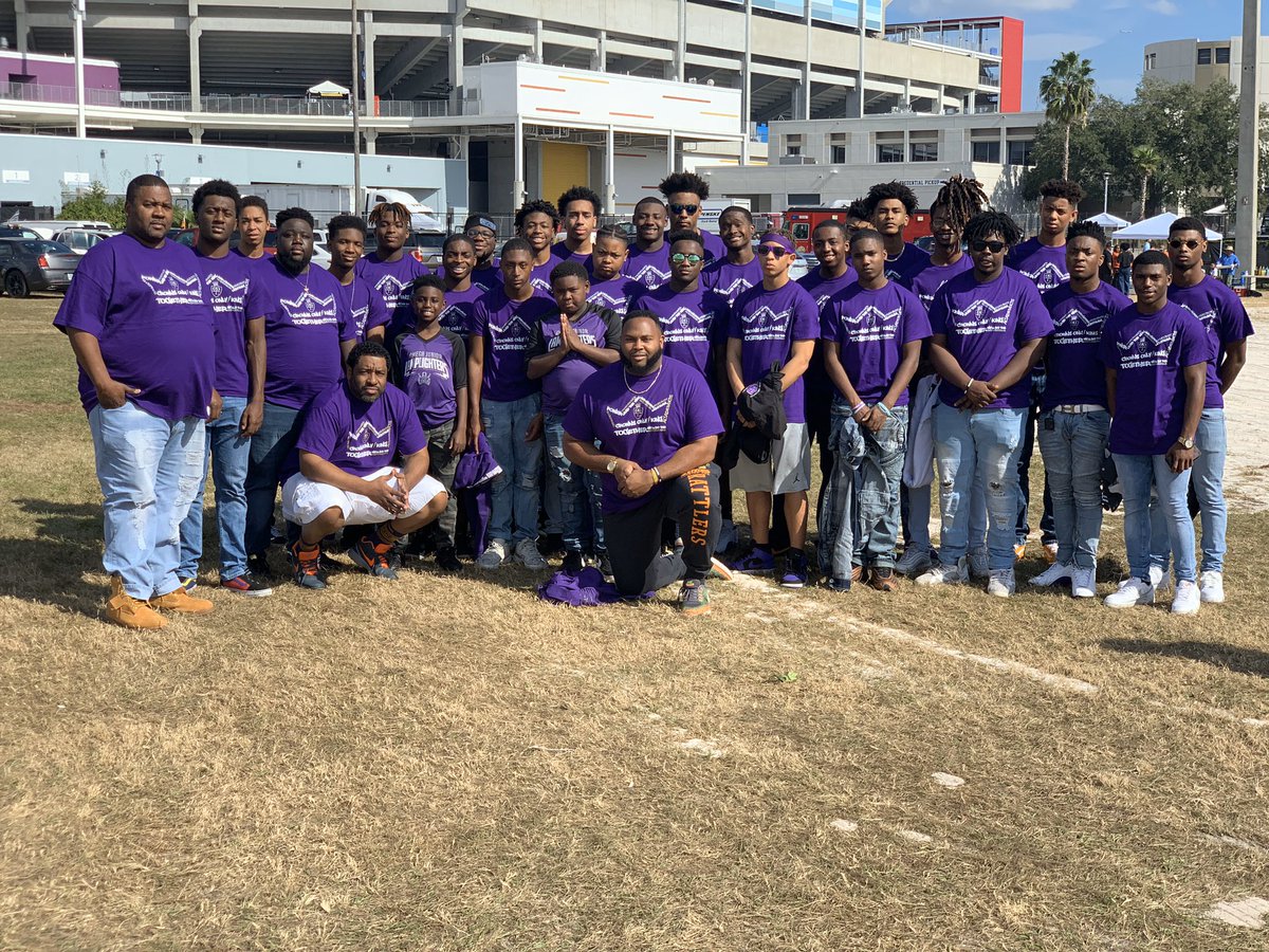 Lamplighters850's tweet image. We don't hang with y'all, y'all some off brands. 
#weLeadTheWay #OmegaLamplighters #LightTeam⚡️ #CrownsOnly👑♎️ #DaVillage #floridaclassic2019 #blackexcellence #brotherhood #Mentor #Mentoring #Family #Brothers #insta #instagram #explorepage #explore #FloridaClassic