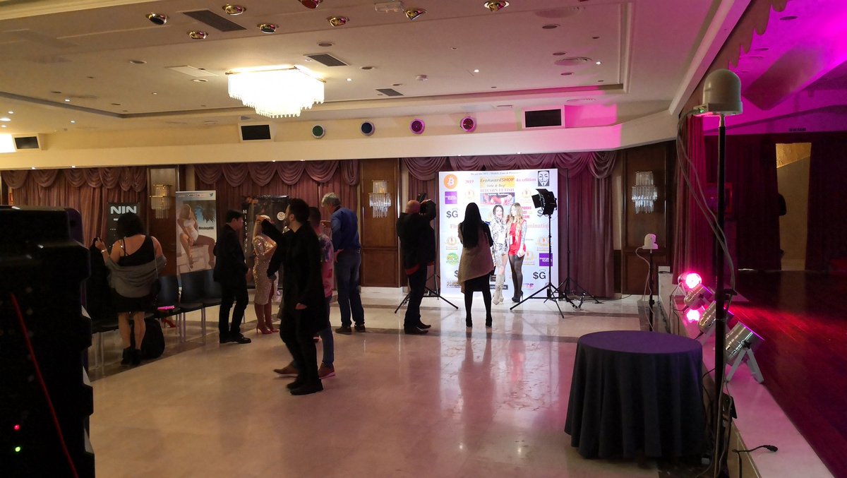 A punto de retransmitir en directo la gala #camsum #Eroawards2019 en #lloretdemar