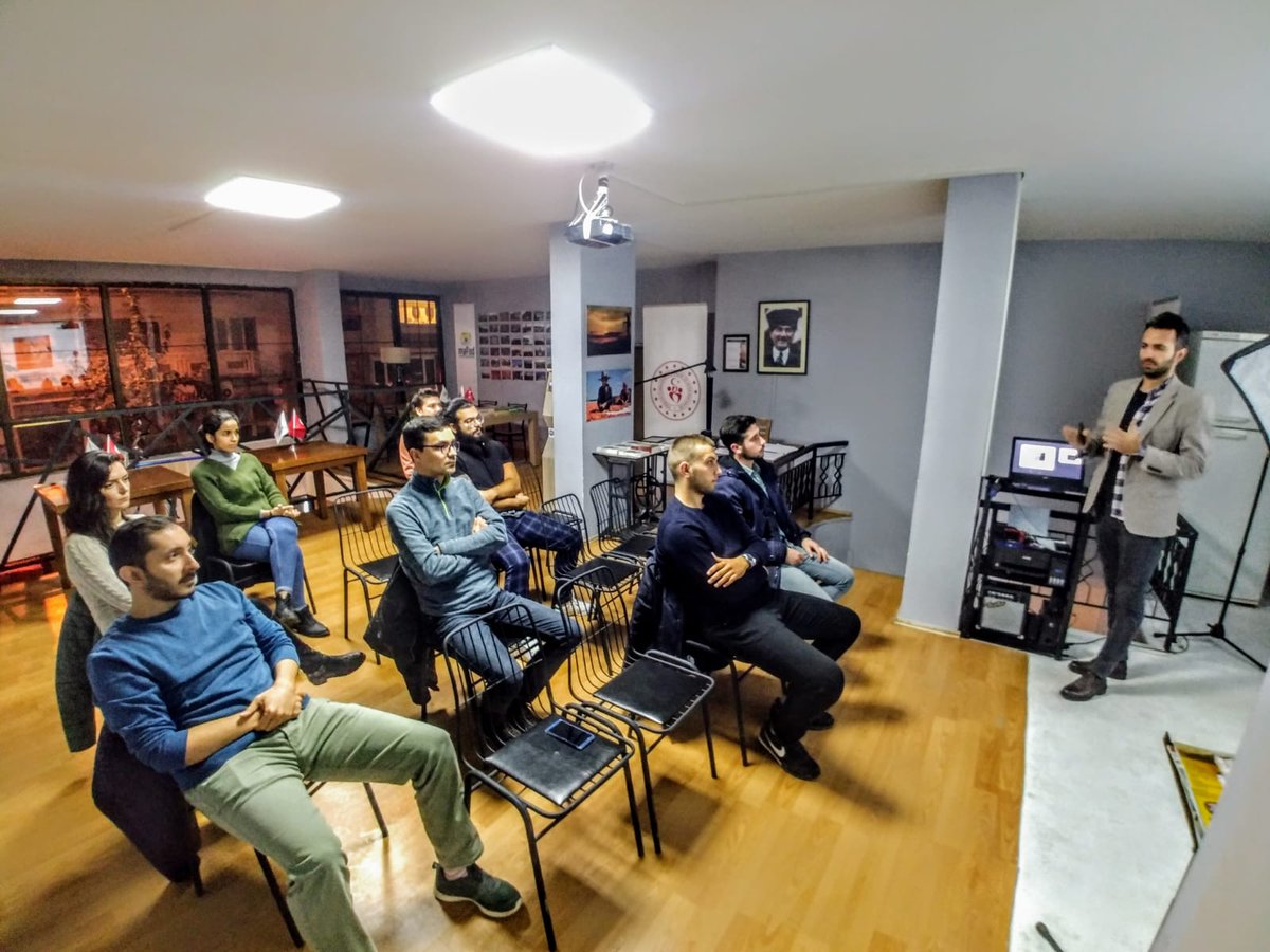nazmicaykara's tweet photo. Gençlik ve Spor Bakanlığı destekli "Yaşam Işığım Fotoğraf" projesi FOTOĞRAF KAFE' de; Şehzadeler H.E.M.Temel Fotoğraf Kursu III.dönem 7.Haftada "Netleme"dersimizi işledik.
@drmehmetkasapoglu
@ozturkyunus45
#gsbgencliksporbak
#gençlikprojeleridestekprogramı
#mafod https://t.co/4GHFBvGjSZ