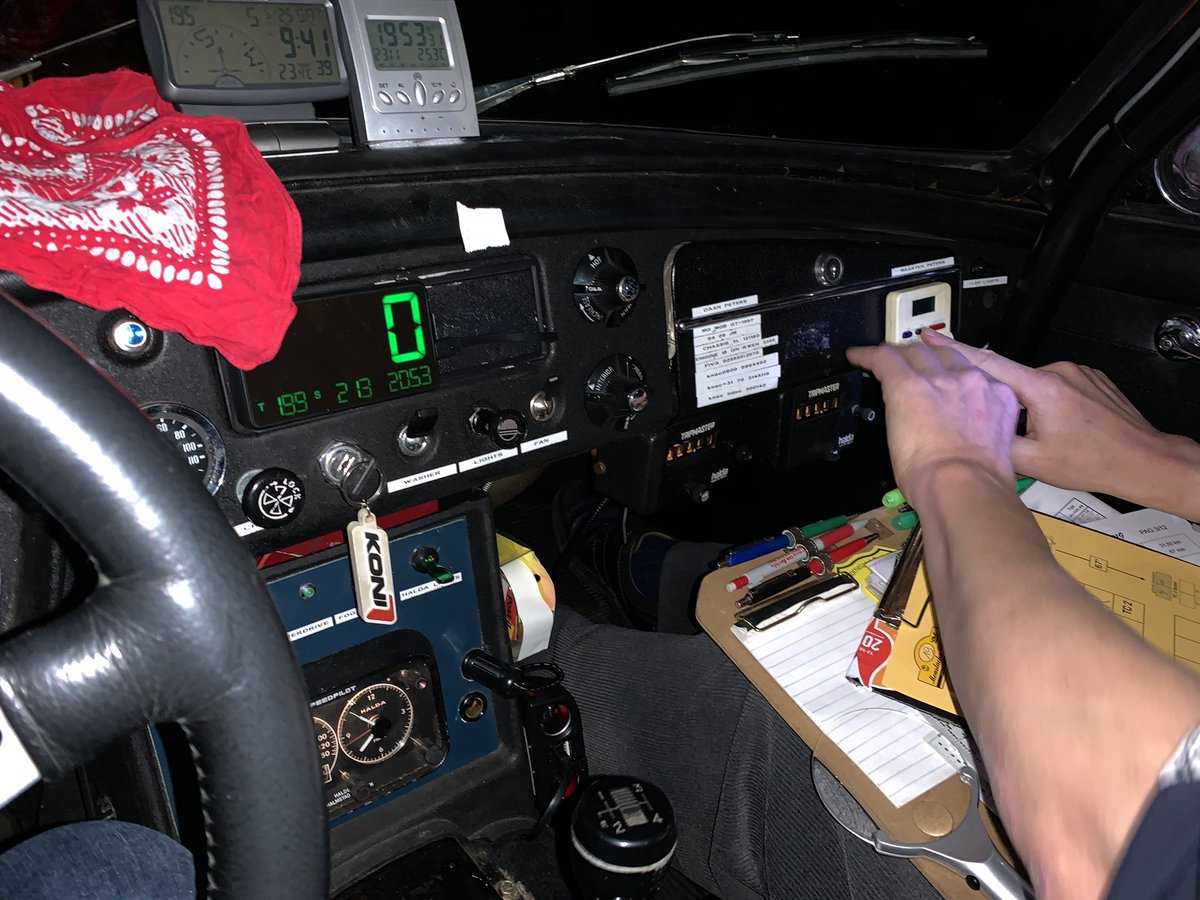 #moustacheclassic. Even de klokken op nul