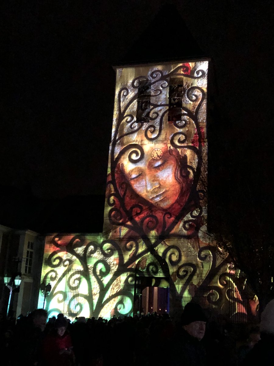 NathKieffer's tweet photo. L’église de #Lagny  Notre Dame des Ardents est très joliment mise en lumière avec cette magnifique animation ! 
Bravo et merci ! 
@VilledeLagny https://t.co/tIHRMvrugd