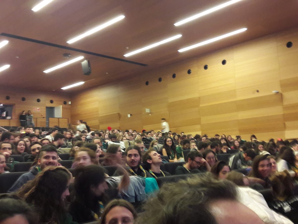 esplaisMCECC's tweet photo. Avui @esplaisMCECC presents a l'acte inaugural de la 47ena #AGOEC de @EscoltesCat amb #conseller @JosepBargallo , l’expert en models de participació democràtica @XaviMilian , la directora de @joventutcat @LaiaGiros i alcalde de @reus_cat Bona AGO escoltes! 🙌🏼 https://t.co/nBA4UfCHZE